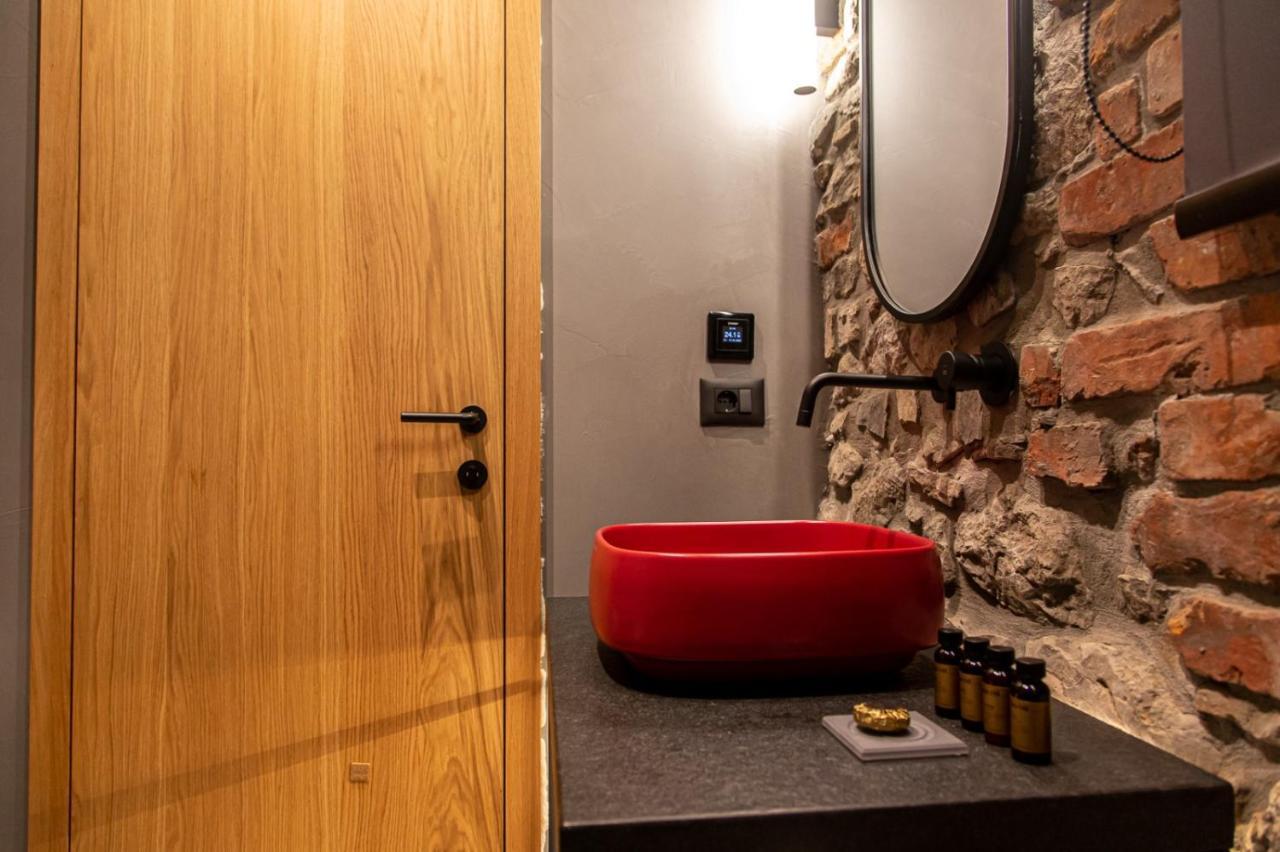 Melesin Distillery Leskovik Bagian luar foto